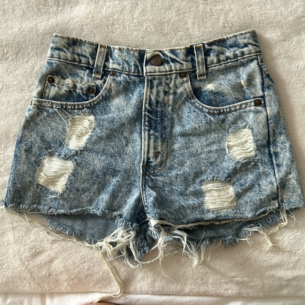 LF destroyed Levi denim shorts acid wash size 0